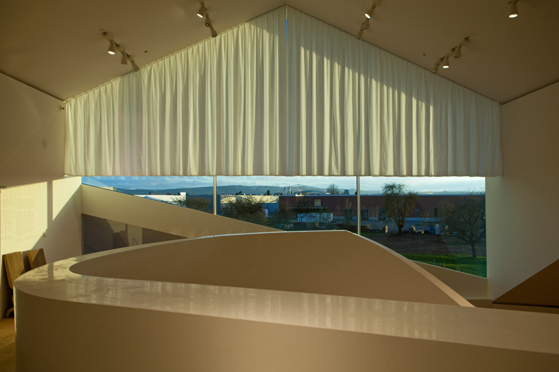 Das Ausstellungsgebäude von Herzog + DeMeuron (2010)